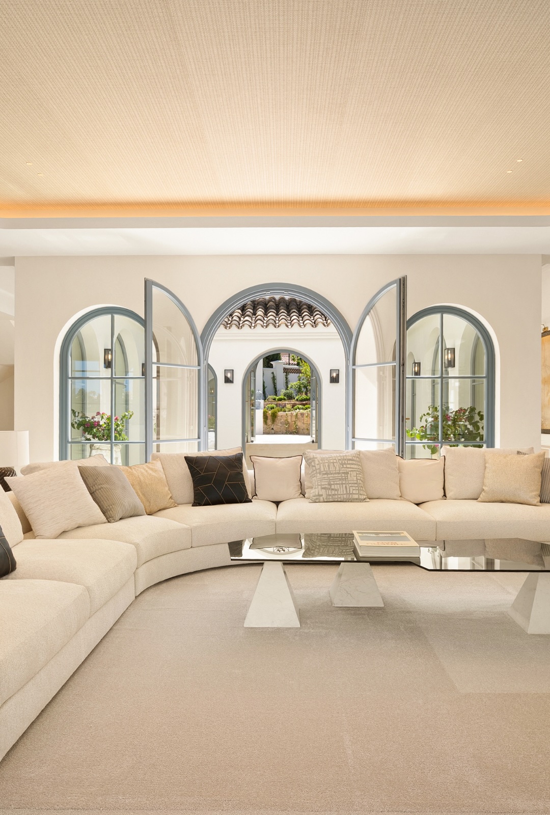 Majorelle living room designed by Pedro Peňa